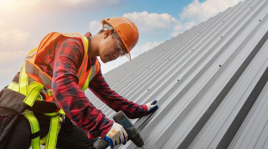 Professional gutter cleaning in Amelia, NE